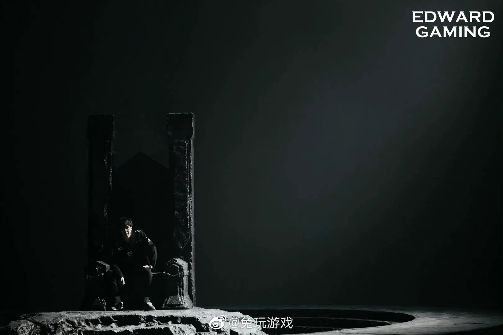 登哥经典战役回顾 后撤步三分与绝杀瞬间引爆全场氛围