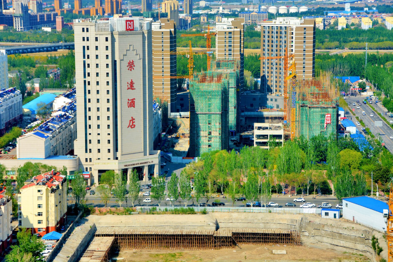 通辽市西拉木伦大街西段两侧,原创拍摄|西拉_新浪新闻