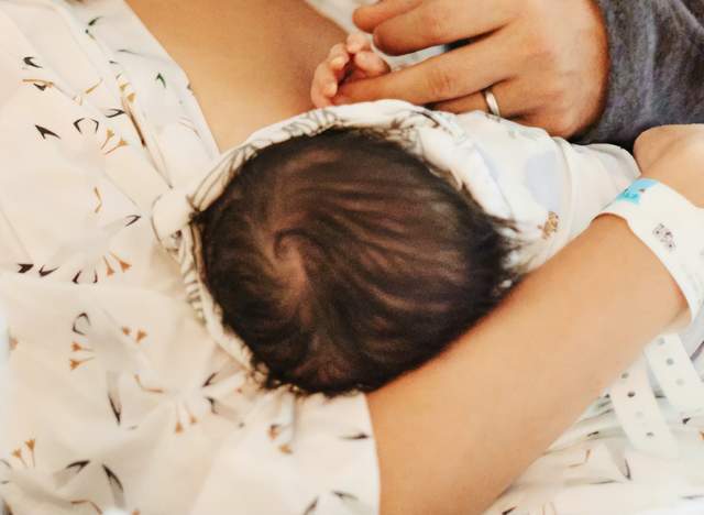 恭喜！韩庚卢靖姗官宣产女，首次曝光全家福，混血宝宝被赞发量多休闲区蓝鸢梦想 - Www.slyday.coM