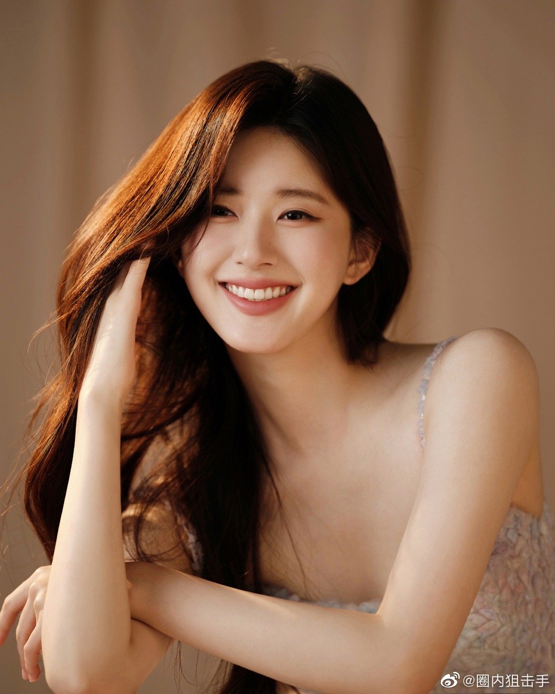 赵露思24岁生日写真来了,身材曲线太优越了,笑容也太温暖了