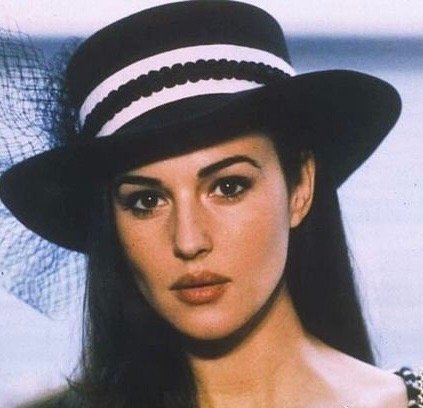 莫妮卡贝鲁奇__财经头条