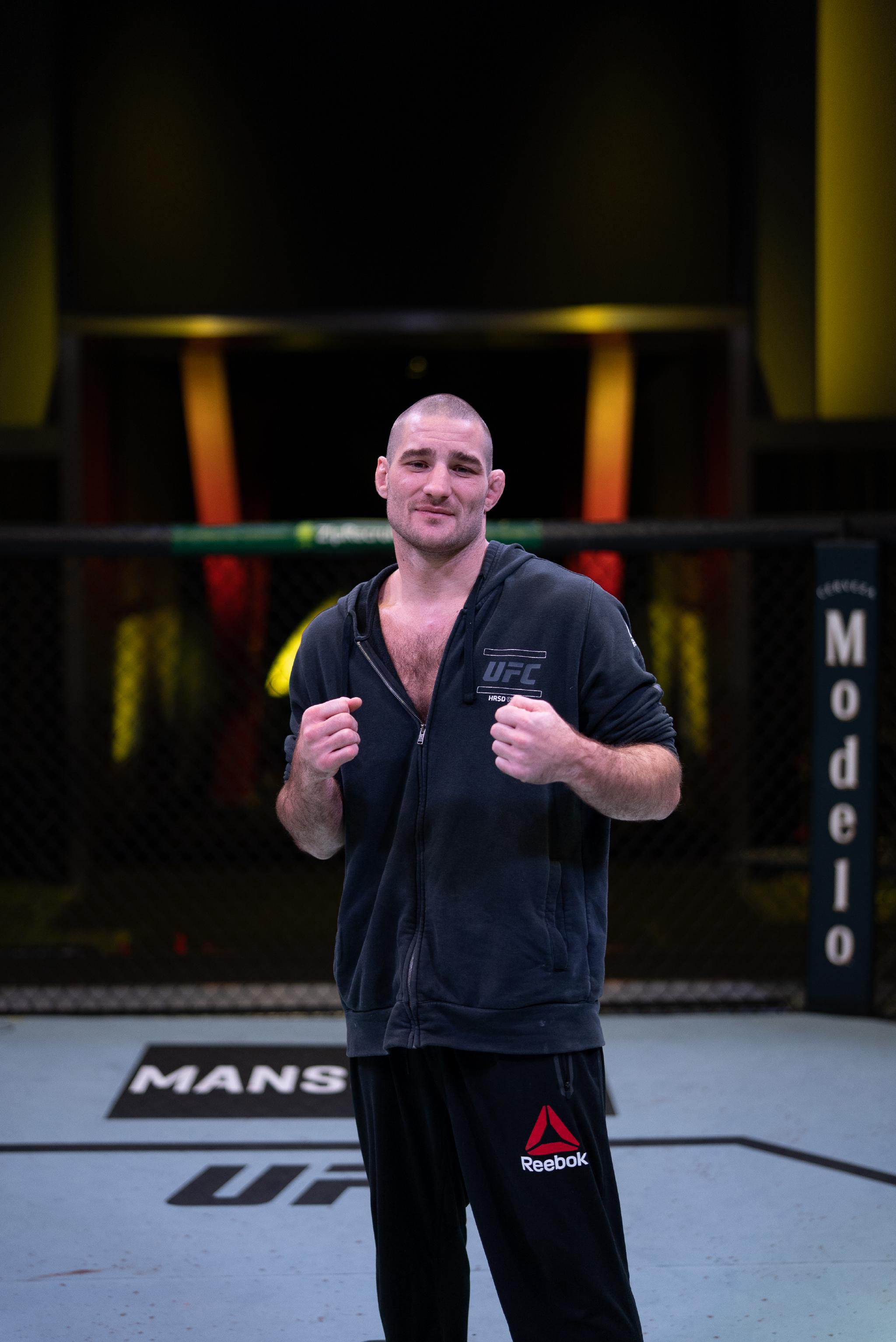 拳狠嘴也碎,斯特里克兰是中量级现任最强的"语言系"斗士吗?