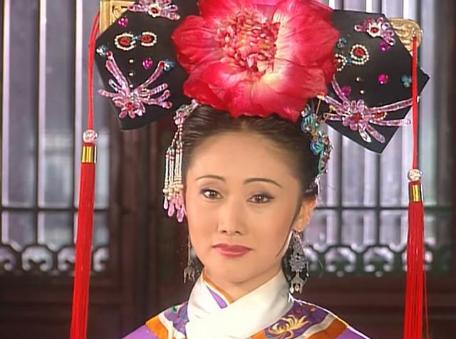 小时候看这部剧,觉得尔康浪漫,五阿哥帅气,尔泰存在感不高,但事实上