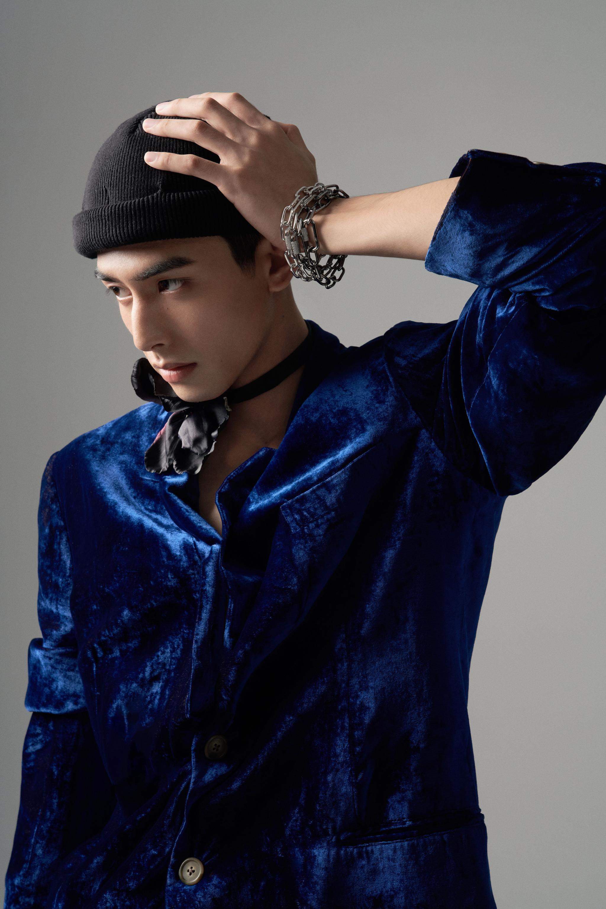 欢娱影视演员@宋威龙99 演绎《红秀grazia》封面大片