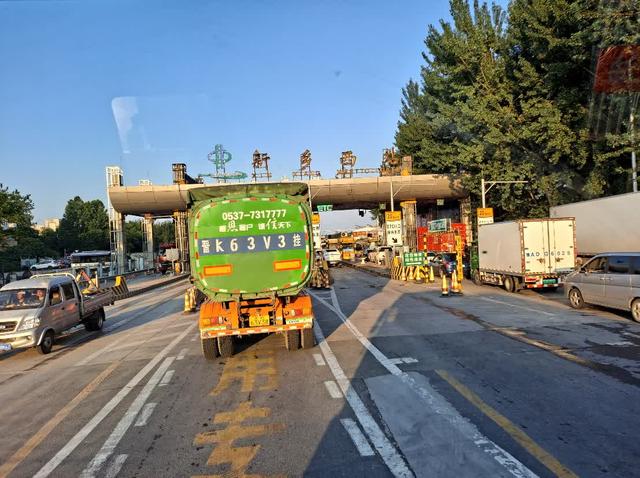 守望相助，风雨同舟！山西智海企业集团捐赠救援物资驰援河南休闲区蓝鸢梦想 - Www.slyday.coM