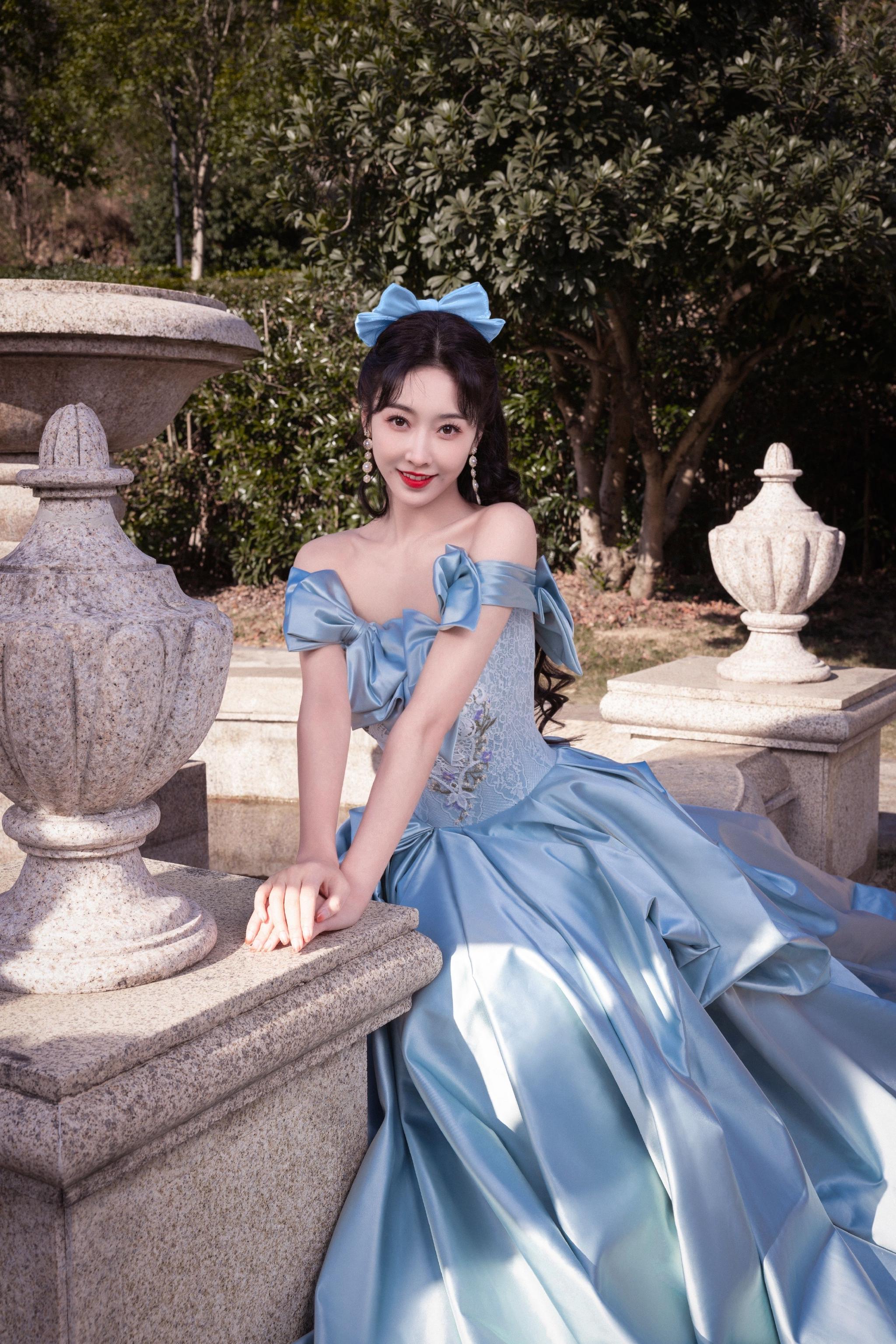 宣璐蓝色公主裙生日大片……|宣璐|公主裙_新浪新闻