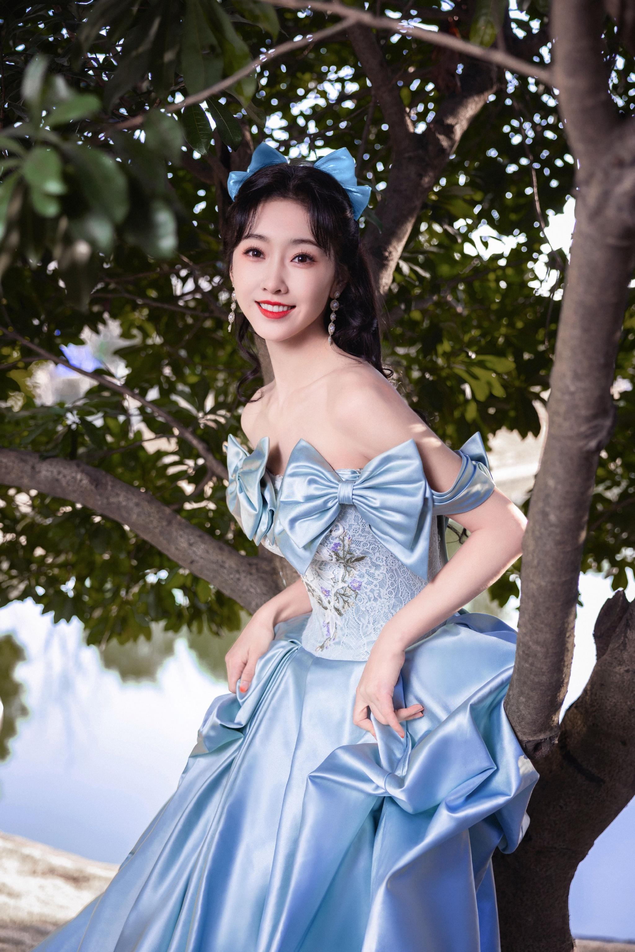 宣璐蓝色公主裙生日大片……|宣璐|公主裙_新浪新闻