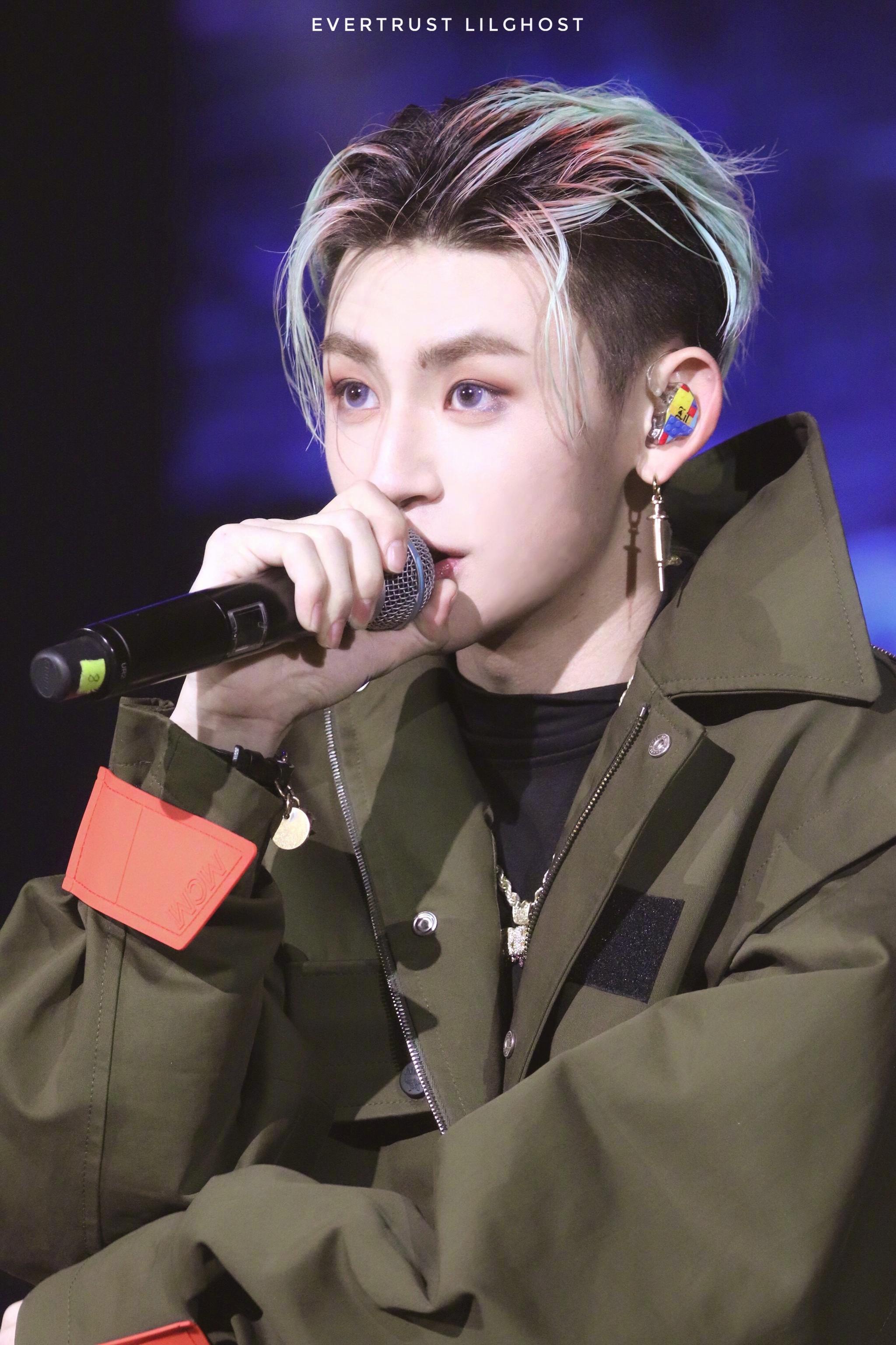 小鬼王琳凯舞台照小合集舞台上的小鬼又酷又拽,私下却是一个可爱鬼