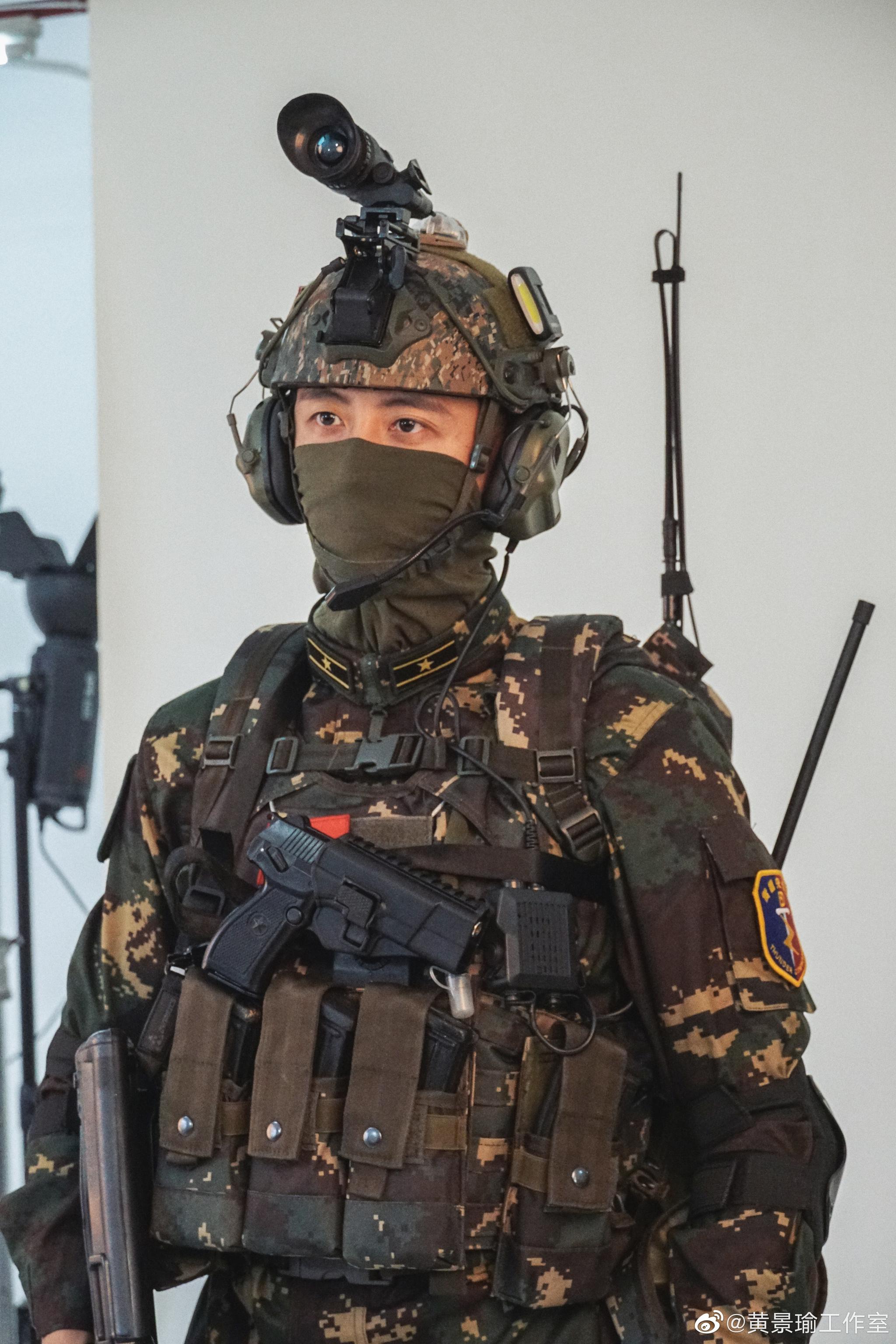 叮～您的梁牧泽@johnny黄景瑜 的定妆花絮照已寄出,请签收