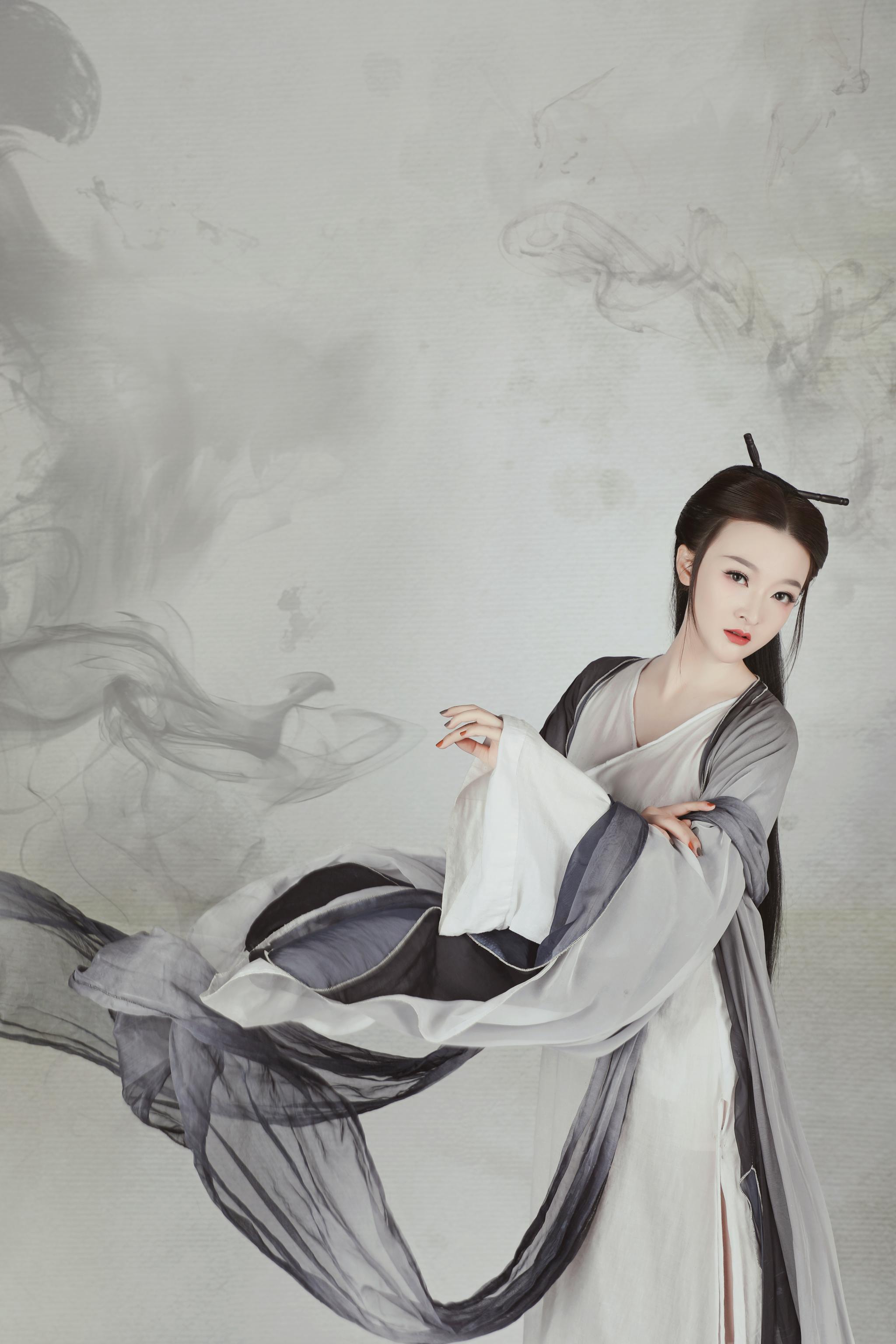 去年去影楼拍的一套古装一直懒得去取