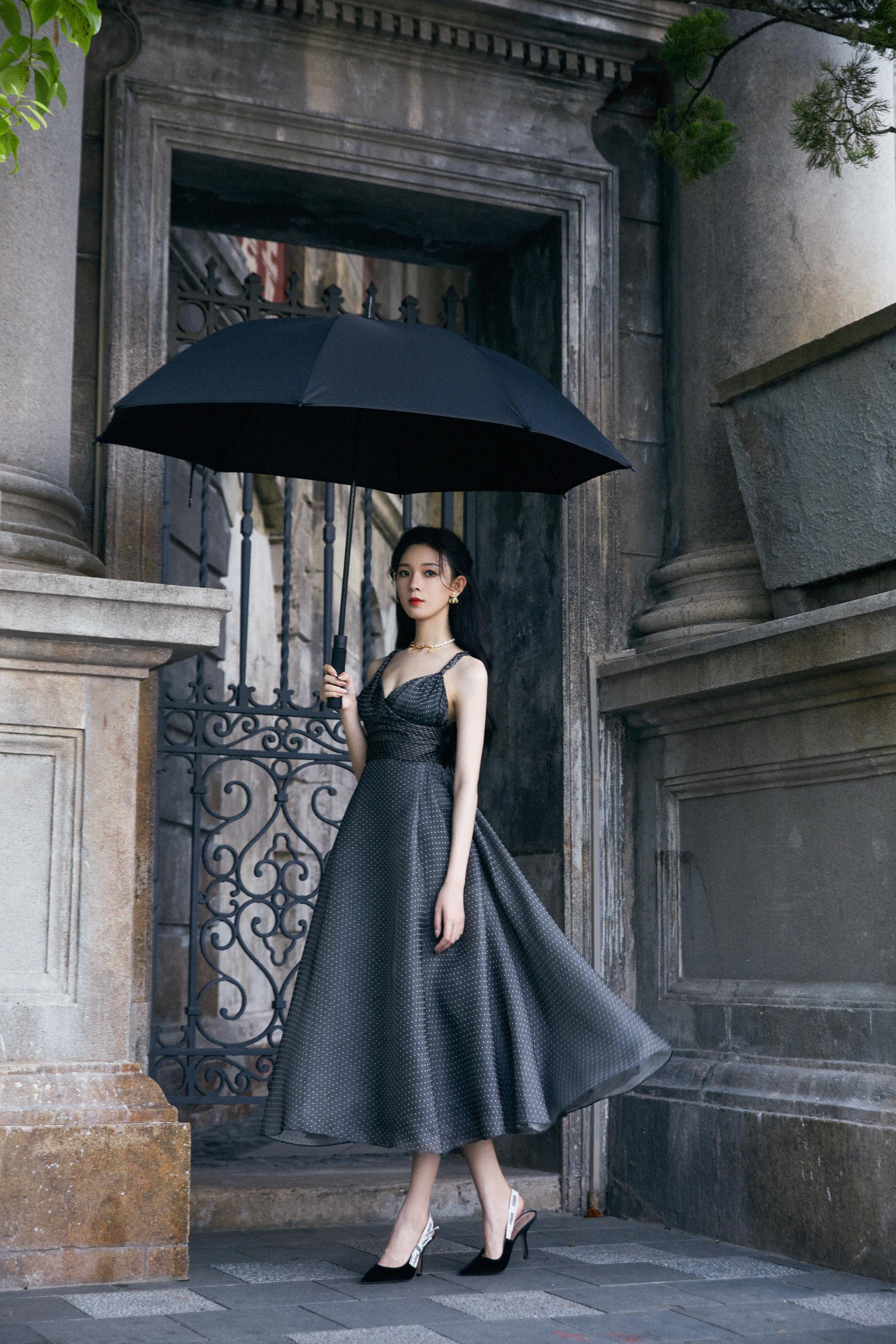 捕捉仙女一枚陈瑶sebrina一身星河薄纱裙飘逸亮相