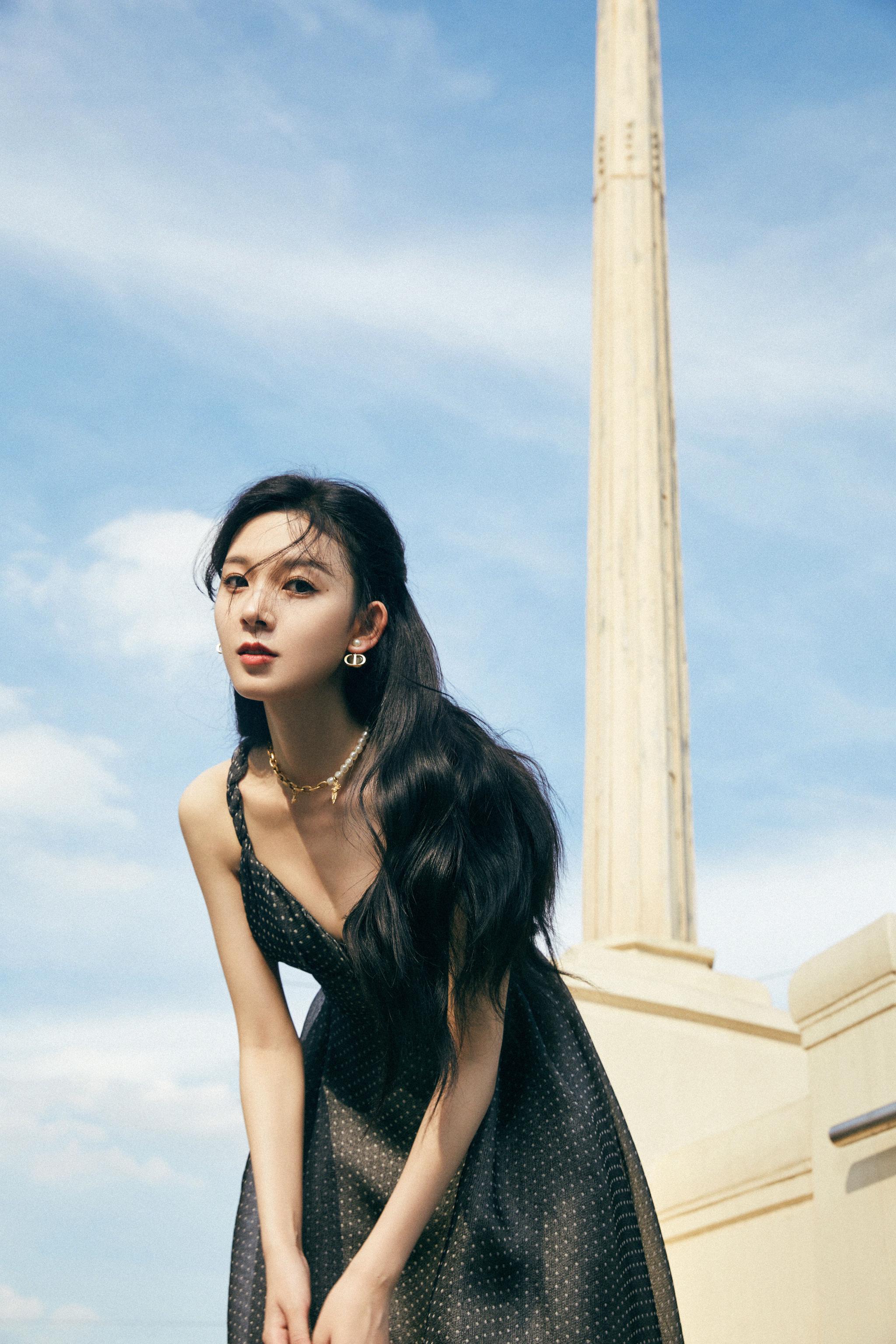 捕捉仙女一枚陈瑶sebrina一身星河薄纱裙飘逸亮相