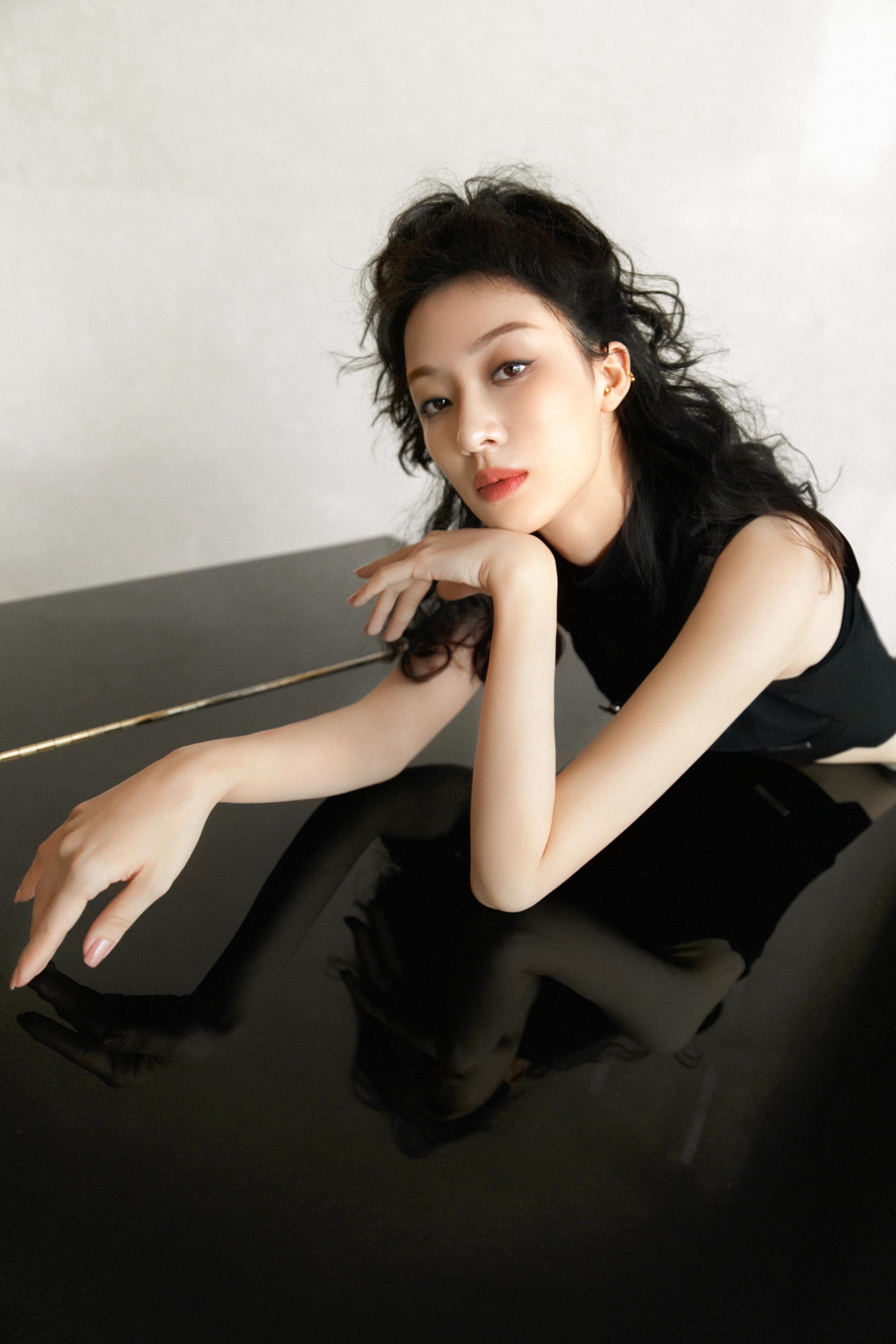 演员@孙佳雨_panda 朋克风写真露出!