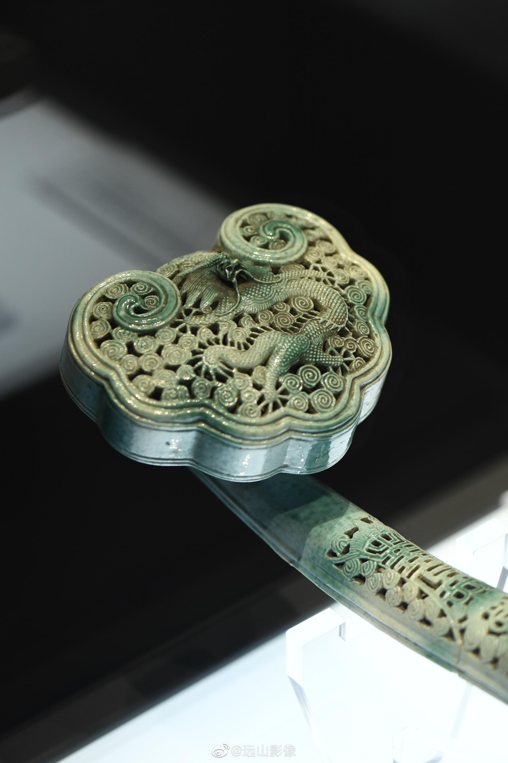 海安博物馆藏的清代陶瓷如意