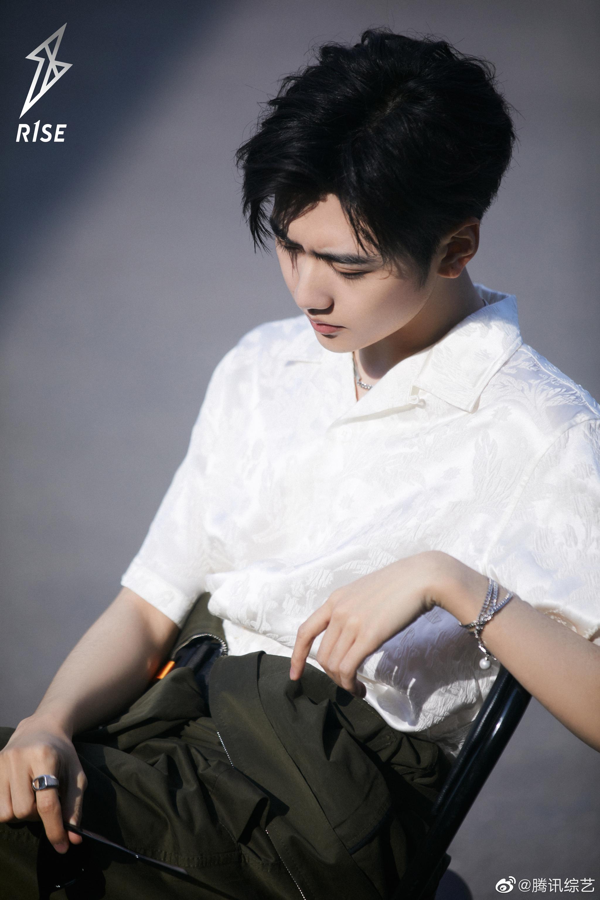 潮酷boyr1se焉栩嘉亮相品牌活动