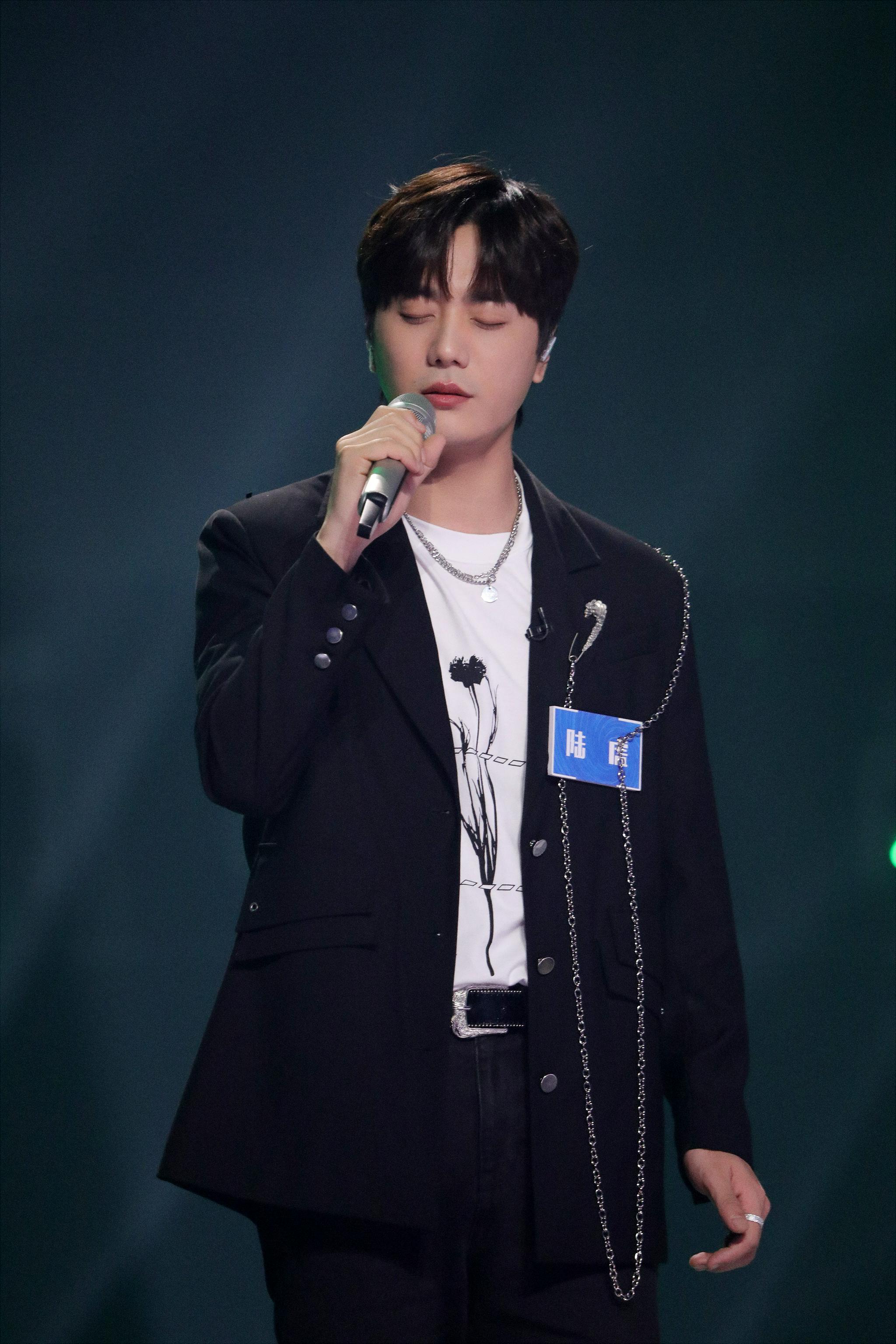 耀眼舞台,闪亮的宝藏歌手@陆虎ing , ,高光之夜,等你相见!