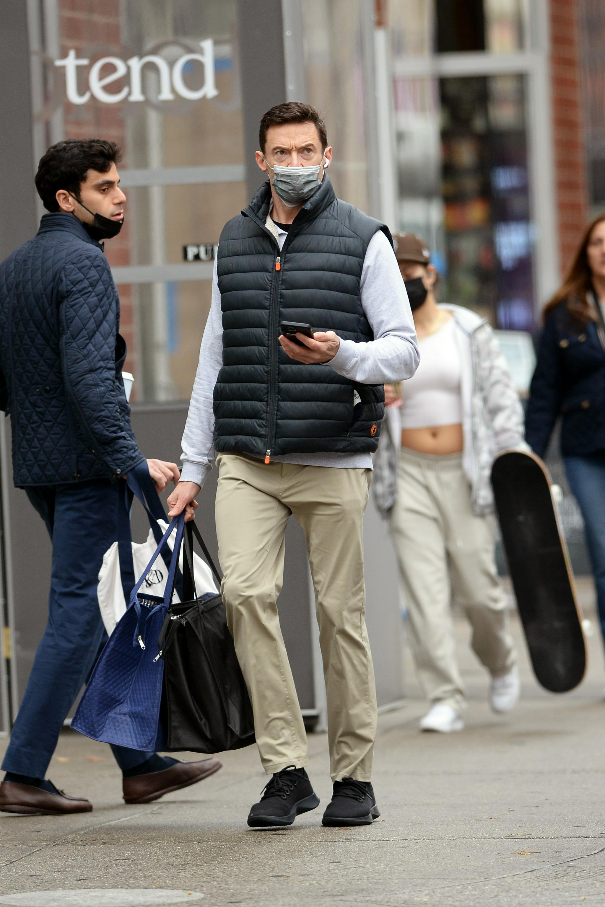 街拍|休杰克曼_新浪新闻