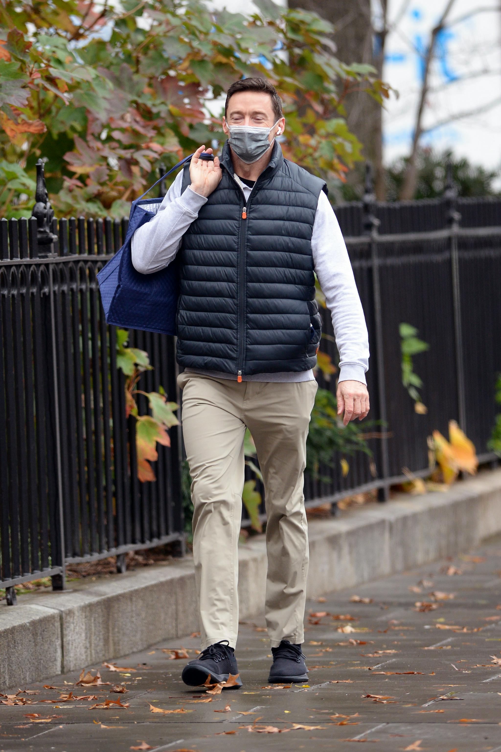 街拍|休杰克曼_新浪新闻