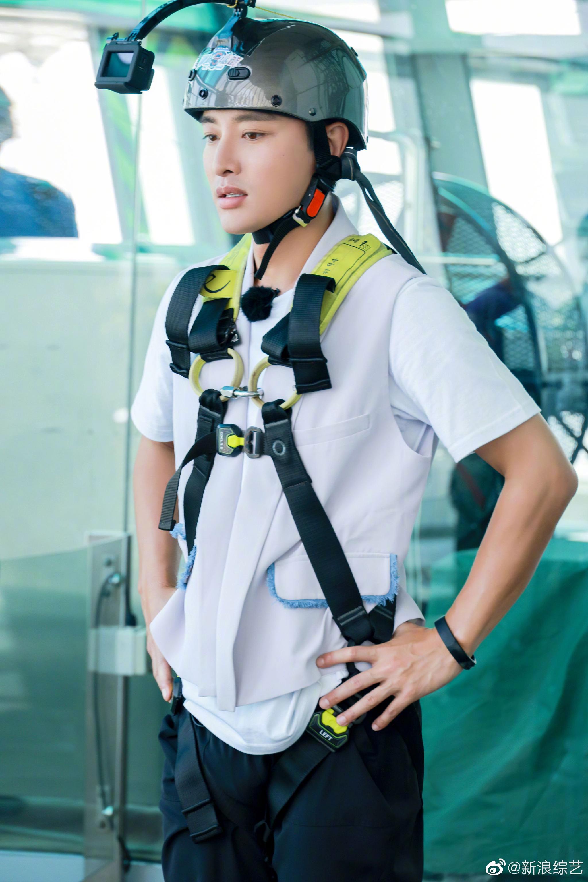 《极限挑战》第八季官宣群像海报……|群像|极限挑战|贾乃亮_新浪新闻