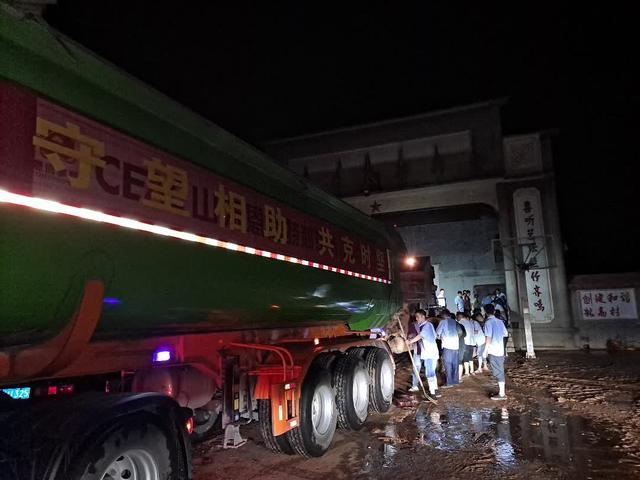 守望相助，风雨同舟！山西智海企业集团捐赠救援物资驰援河南休闲区蓝鸢梦想 - Www.slyday.coM