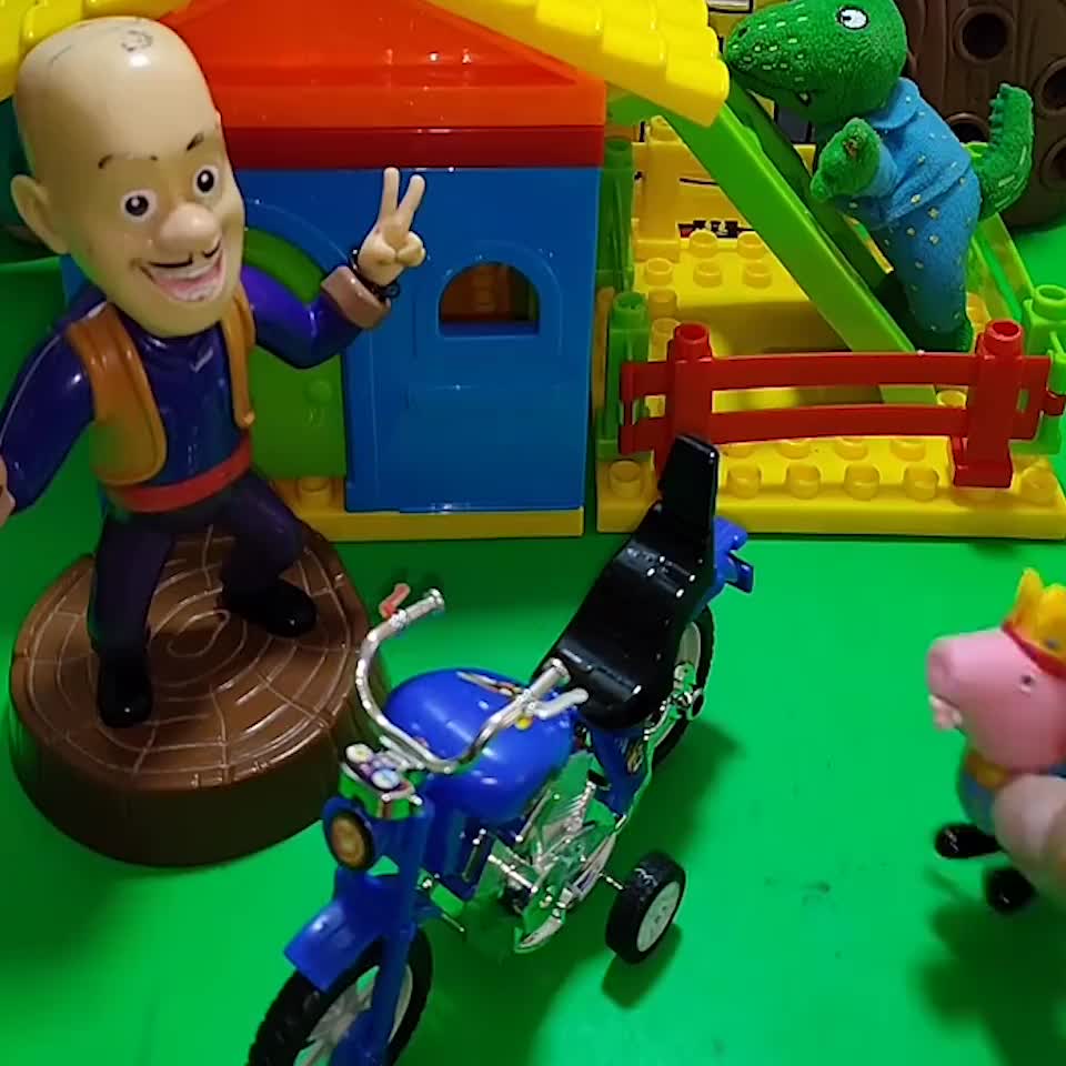 光头强有三辆摩托车,他骑不了这么多,他送给了佩琪和熊二