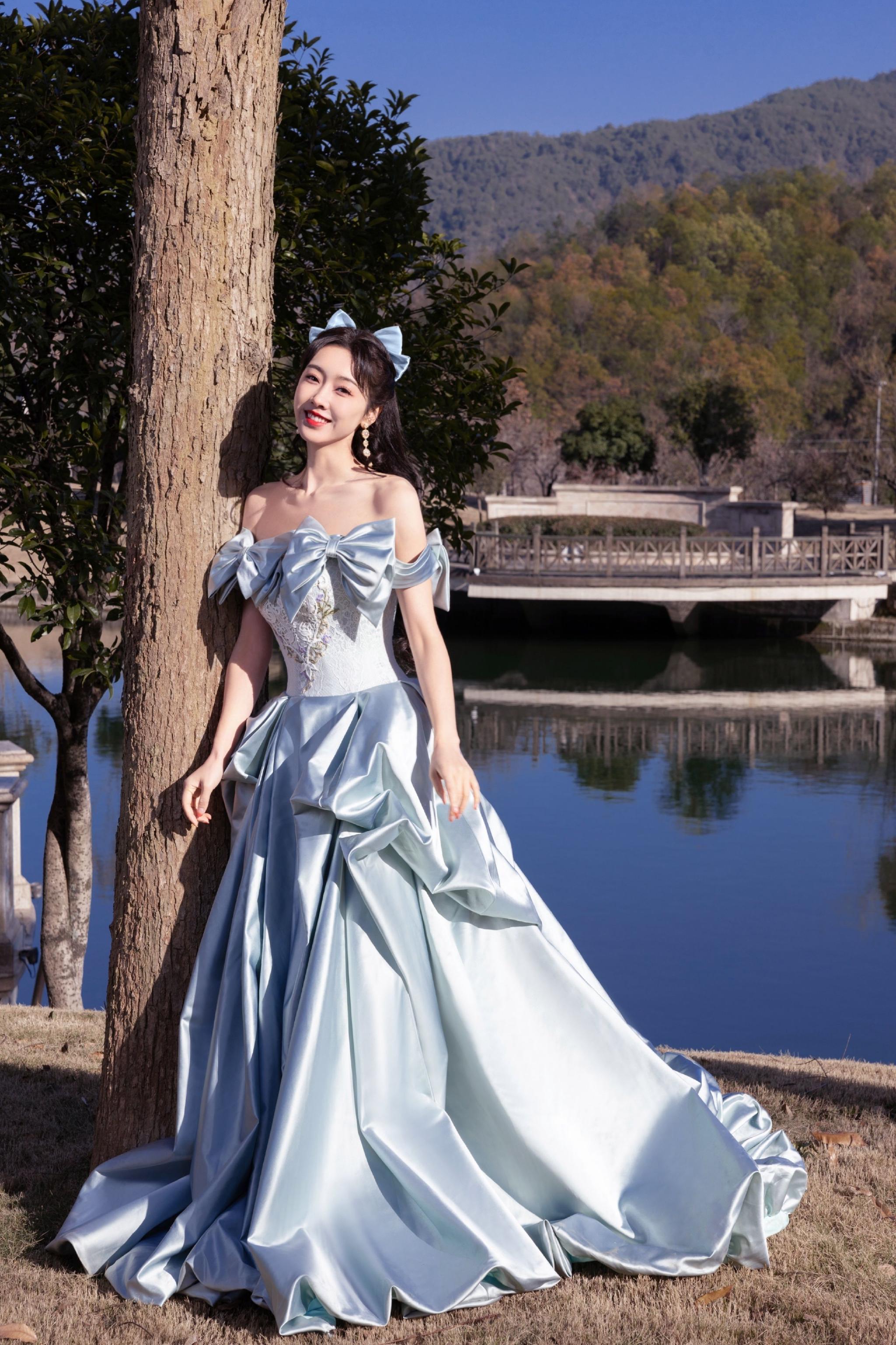 宣璐蓝色公主裙生日大片……|宣璐|公主裙_新浪新闻