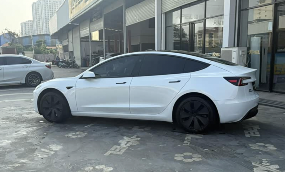 特斯拉Model 3更新，屏幕更大，还是隐藏式门把手-新浪汽车