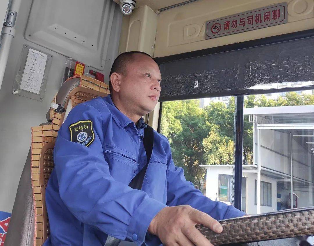 桂林14路公交司机值得被刷屏!