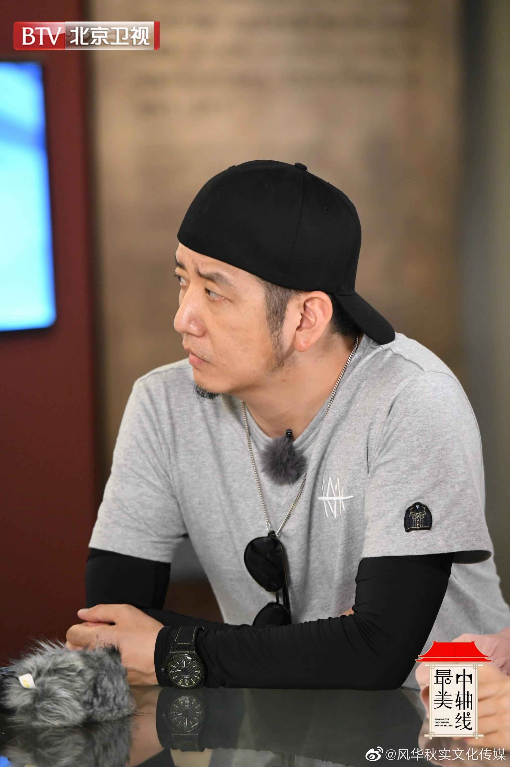 周六晚2020北京卫视小柯老师带着赖美云和郝云一同唱新曲儿