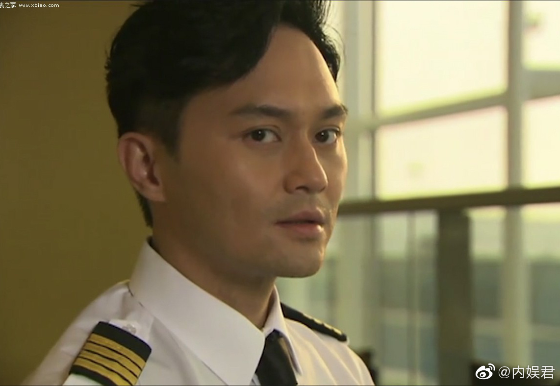 看到张智霖机长造型谁的dna颤抖了谁不想念captaincool呢