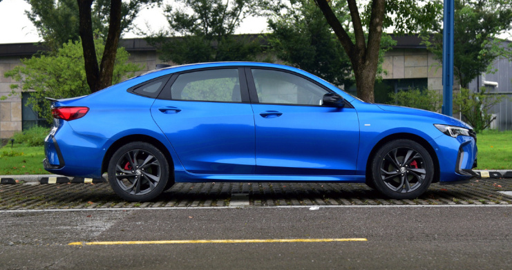 合资紧凑型车对决，标致408和别克威朗Pro谁更超值？