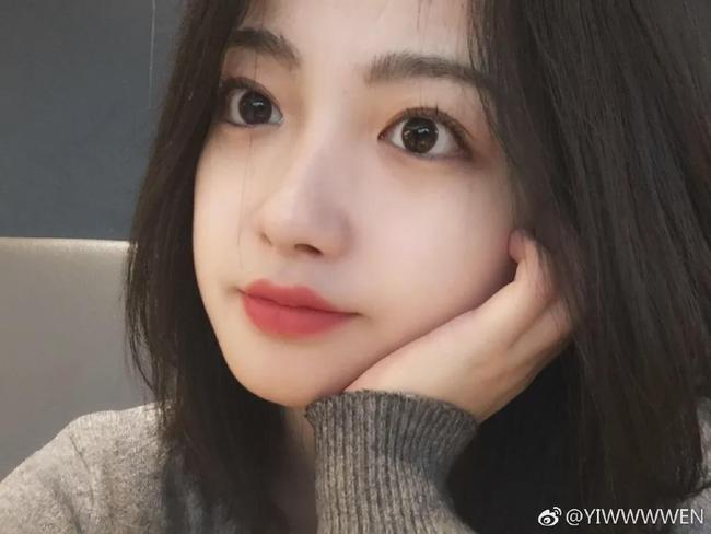 那时候一雯还是西华大学一名大二的学生,满脸的青春气息.