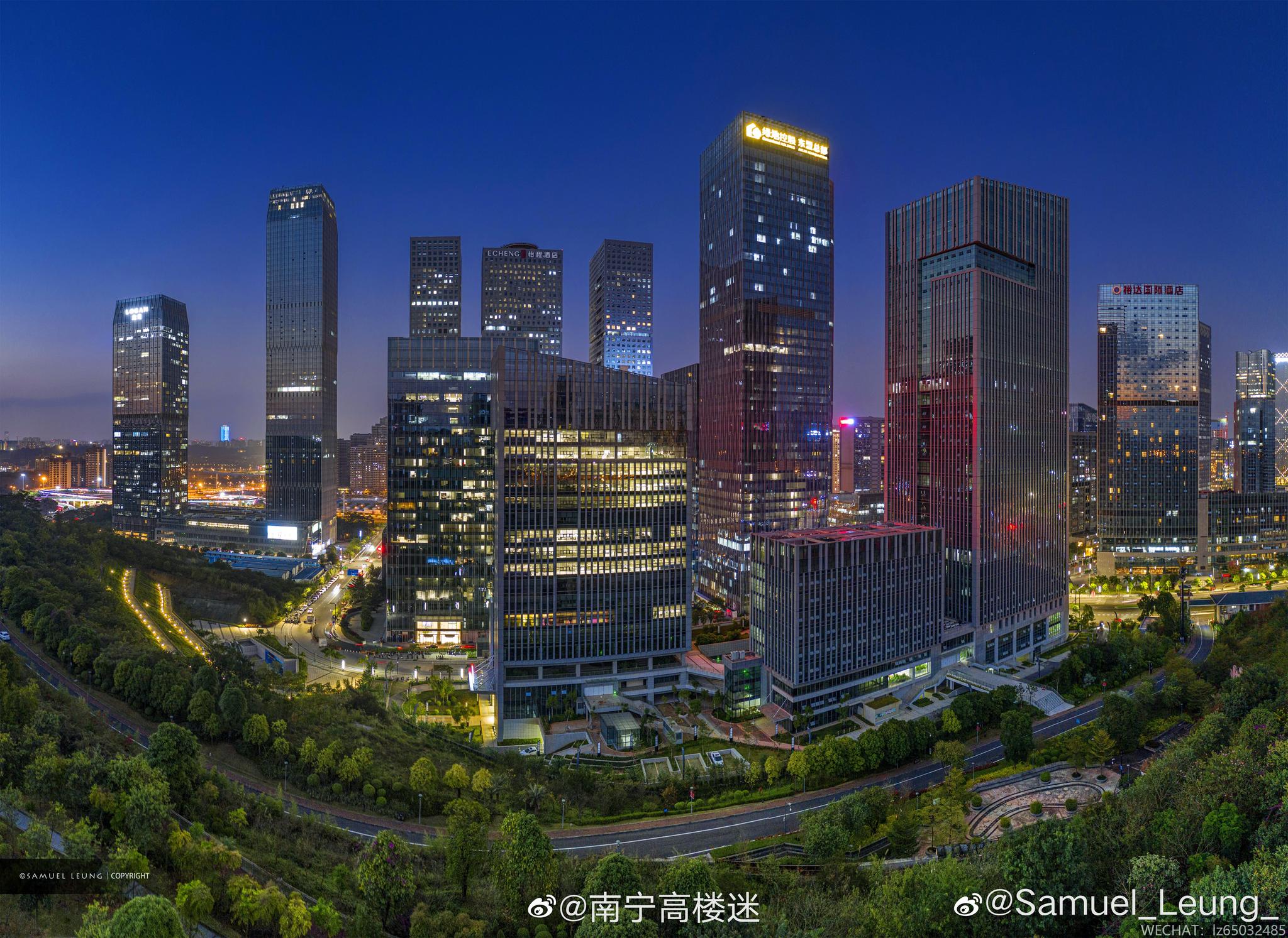 via@samuel_leung_ #头号博主说#——南宁五象总部基地高清夜景图.