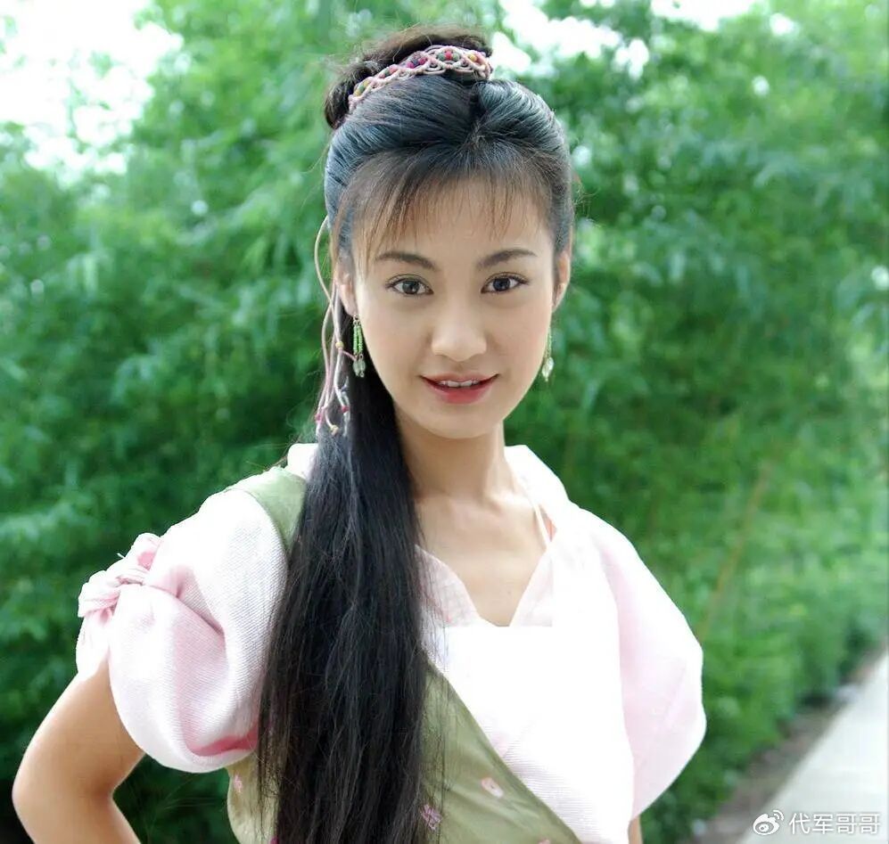 47岁杨雪近况曝光！嫁给其貌不扬美术指导，如今16岁女儿却很漂亮|赵海|小鱼儿与花无缺|江玉燕|低调|家庭_新浪娱乐_新浪新闻