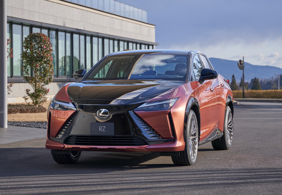 新势力与老江湖PK：蔚来ES6对比全新雷克萨斯RZ