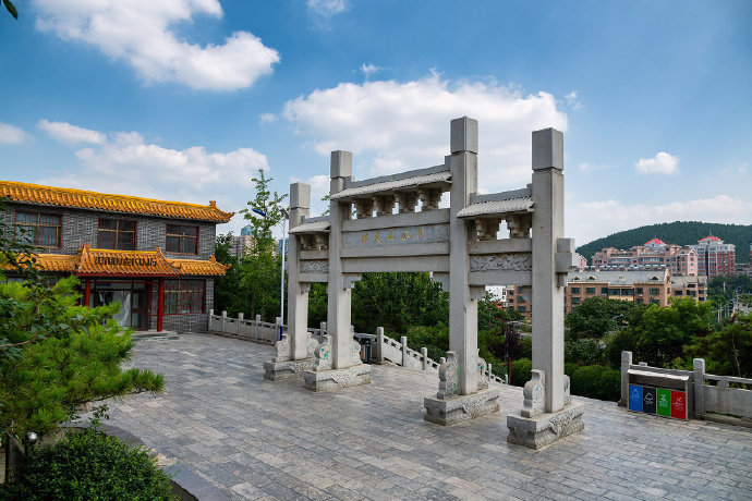 郎茂山公园位于济南市市中区,植被茂密,环境宜人_高清图集_新浪网