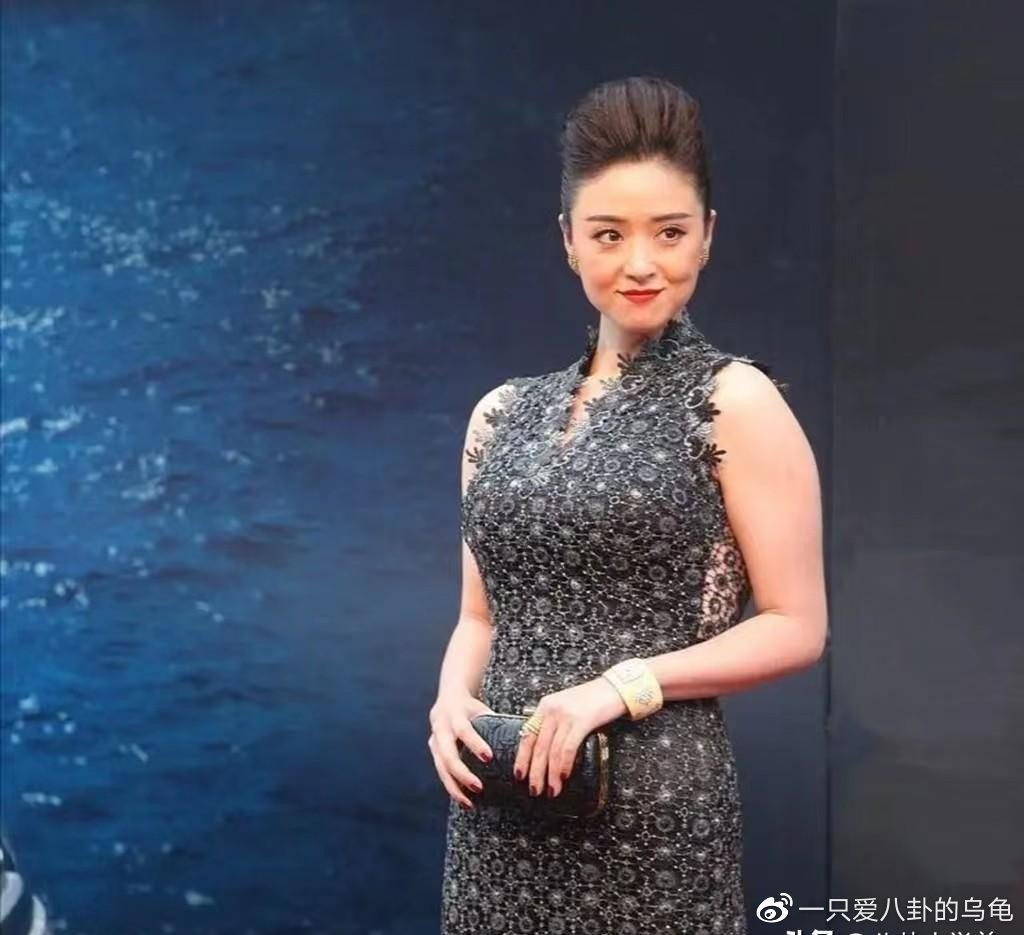 “完美”暴露身体缺陷,明星雷人红毯造型,看得我忍不住笑出了声休闲区蓝鸢梦想 - Www.slyday.coM “完美”暴露身体缺陷,明星雷人红毯造型,看得我忍不住笑出了声休闲区蓝鸢梦想 - Www.slyday.coM