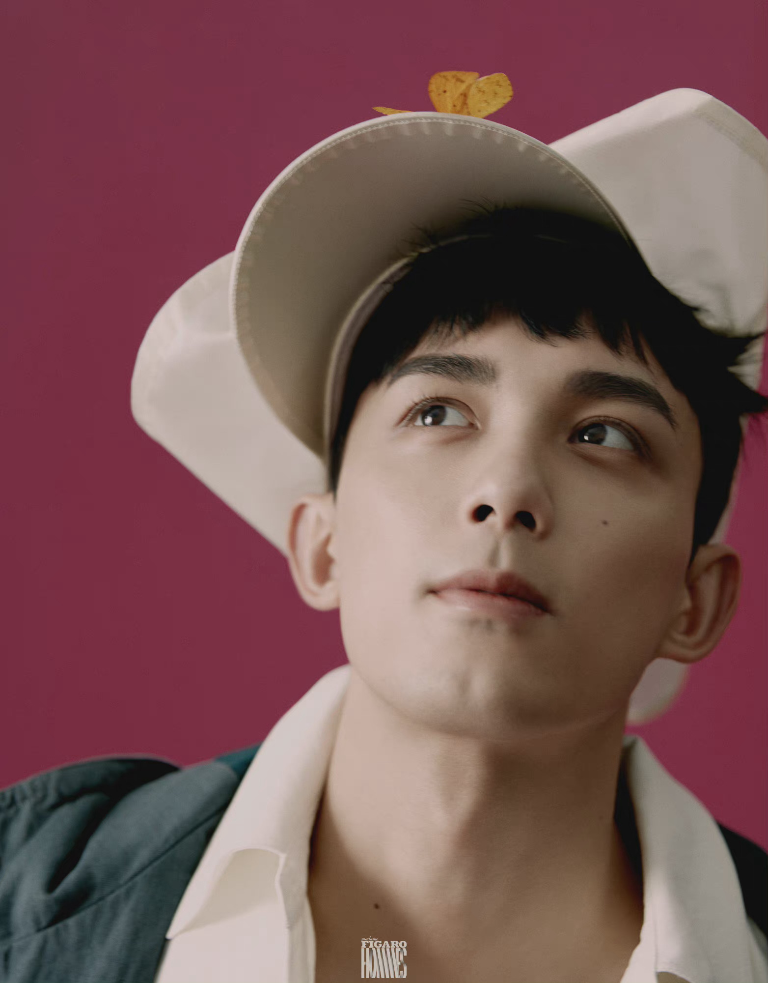 吴磊最新杂志封面,趣味感满满,眼镜造型好酷,时尚新潮……__财经头条