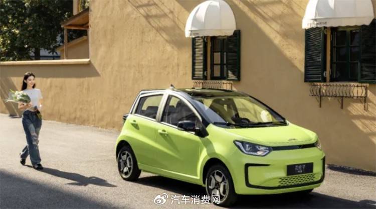 新车与之前的版本并没有什么差别,采用时尚简约的设计,车头是电动车