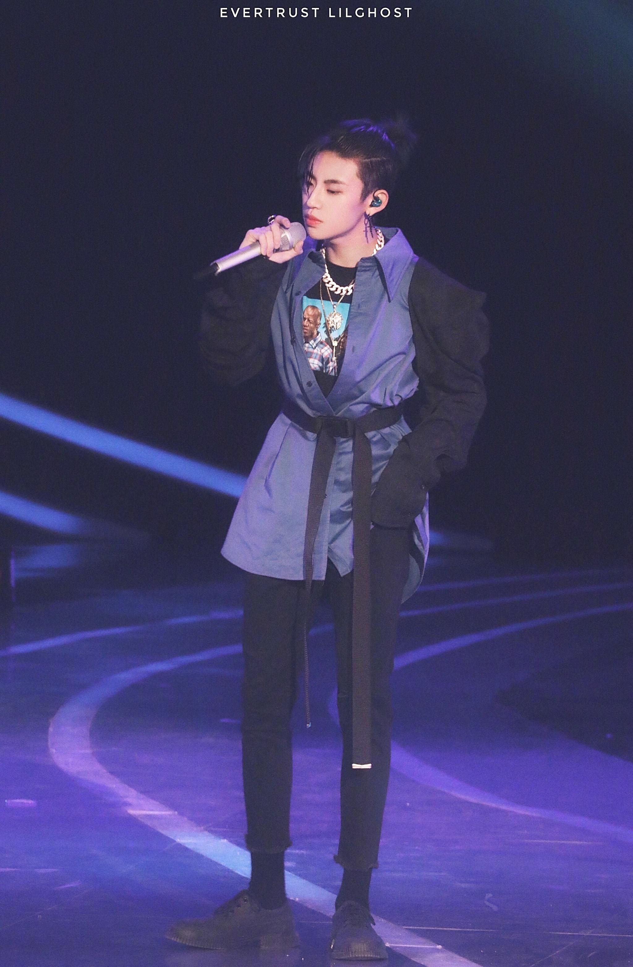 小鬼王琳凯舞台照小合集舞台上的小鬼又酷又拽,私下却是一个可爱鬼