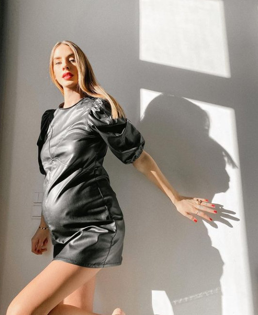 兹维列夫前女友晒出孕肚照