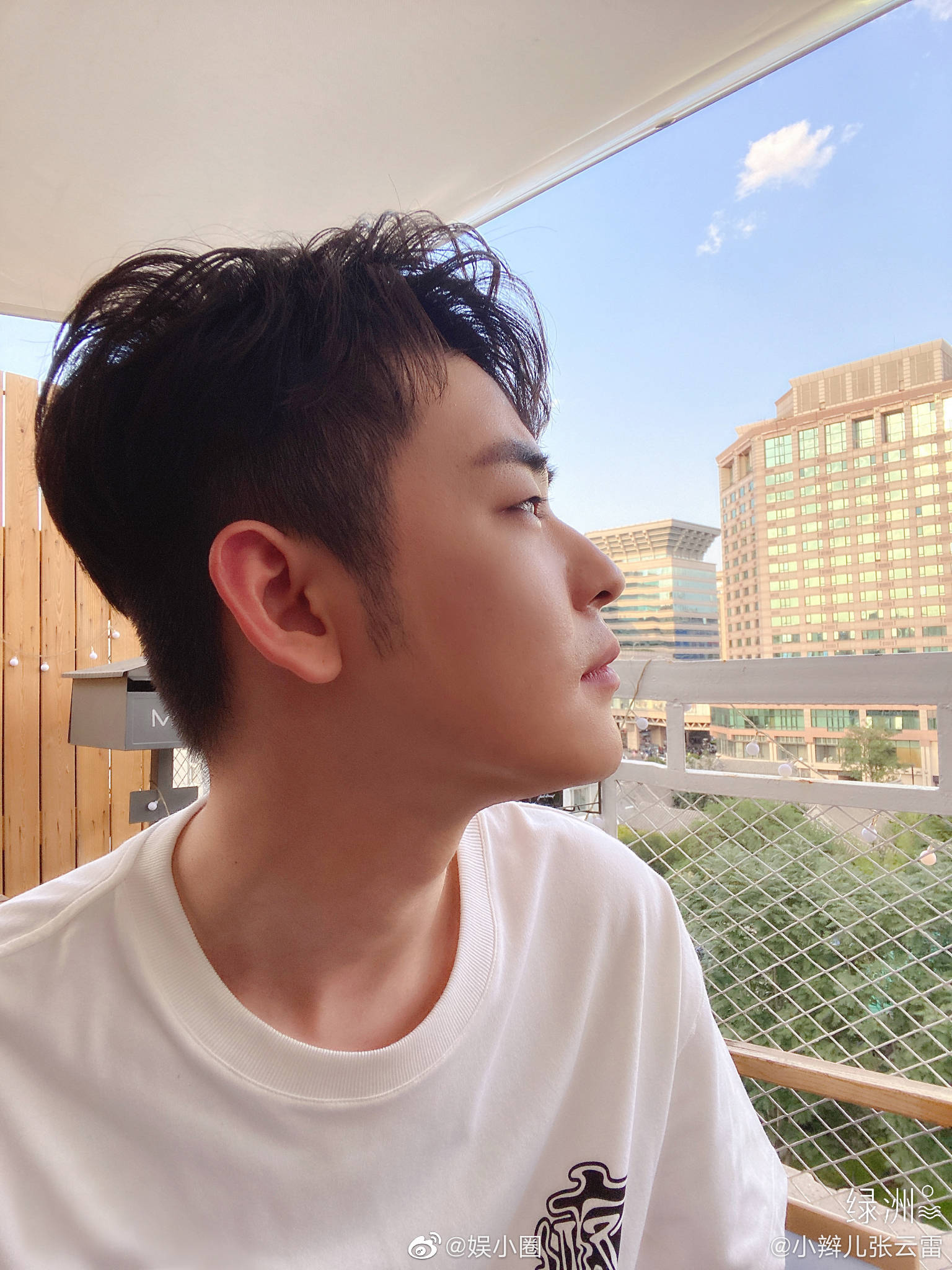 张云雷自拍更新05辫哥哥终于营业啦~嘟嘴卖萌可还行09@小辫儿张