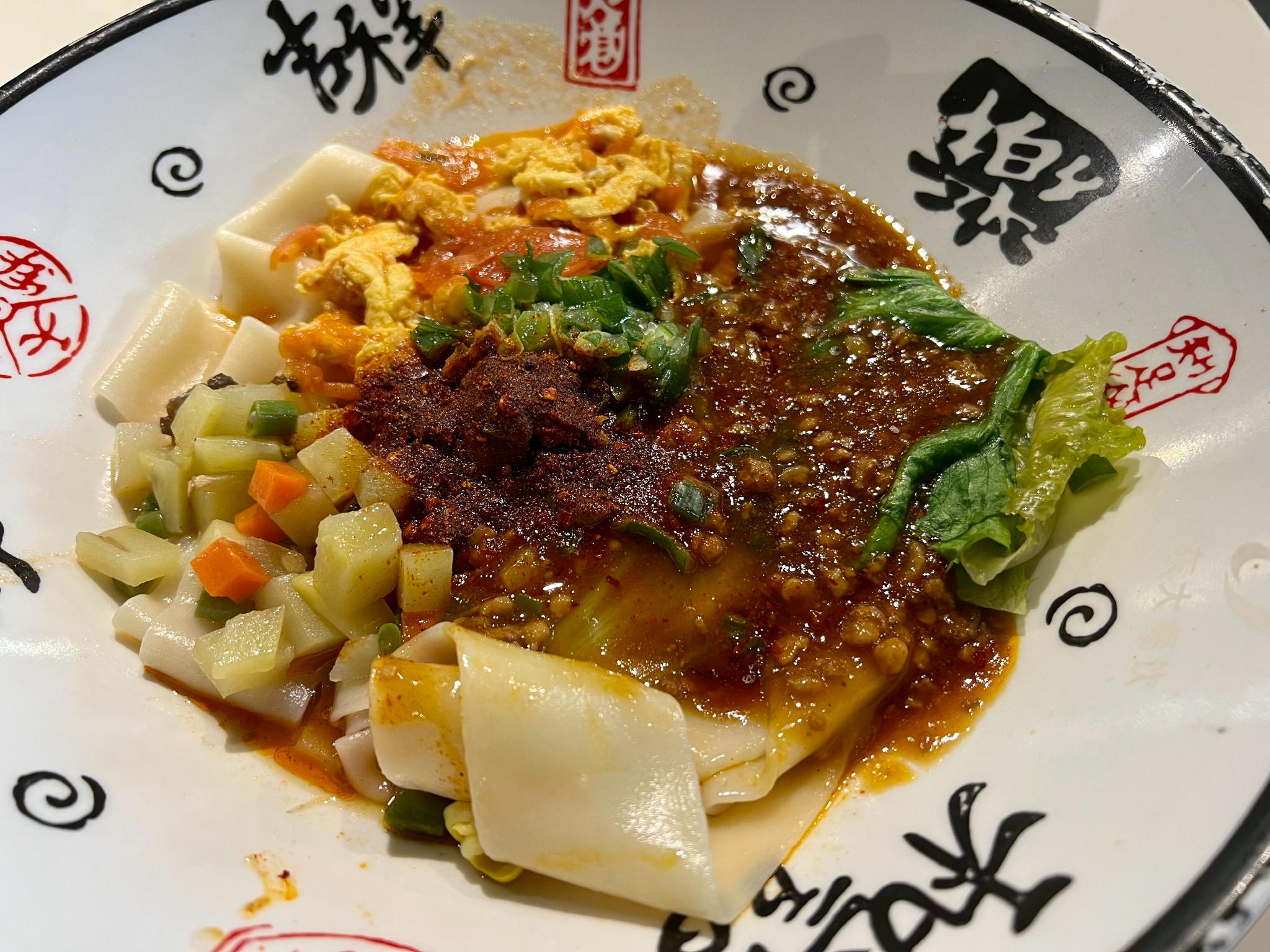 复旦南苑餐厅biangbiang面,手工拉扯,宽似裤带,雄浑大气……|秦川_新浪新闻
