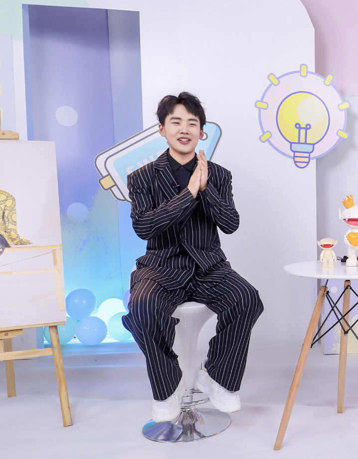 郭麒麟的"小白鞋"火了,售价不超百还不闷脚,比aj时尚