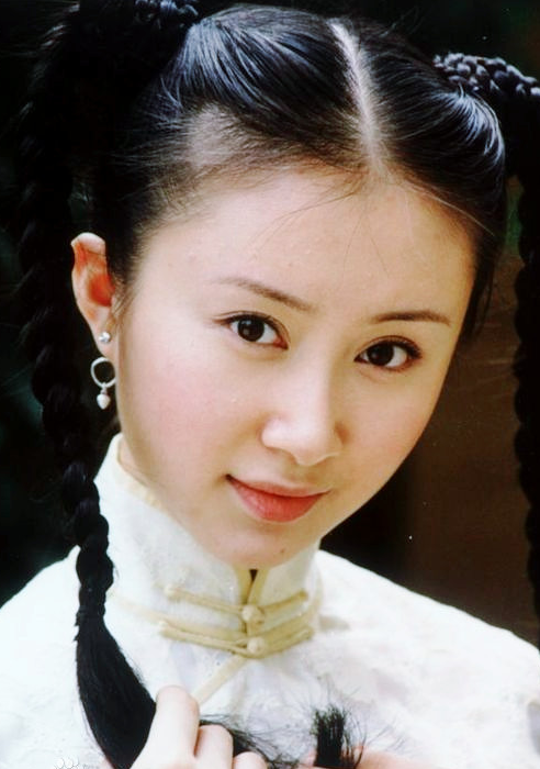 这些年来没接到几部好戏,就连《傻妞归来》这部似乎也扑街了,很多人看