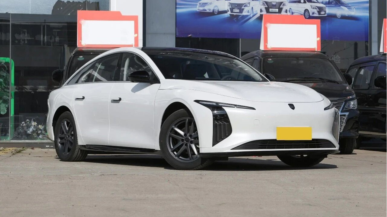 媲美奥迪A7的设计，10.59万起！轴距超2米9，加满油能跑1250km！