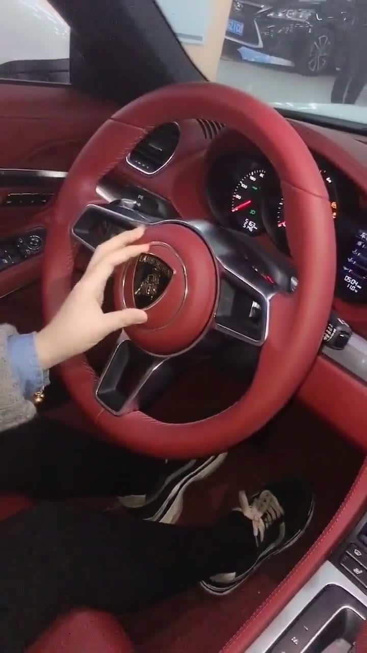 兰博基尼方向盘上的车标下面还有这层玄机快来看看吧