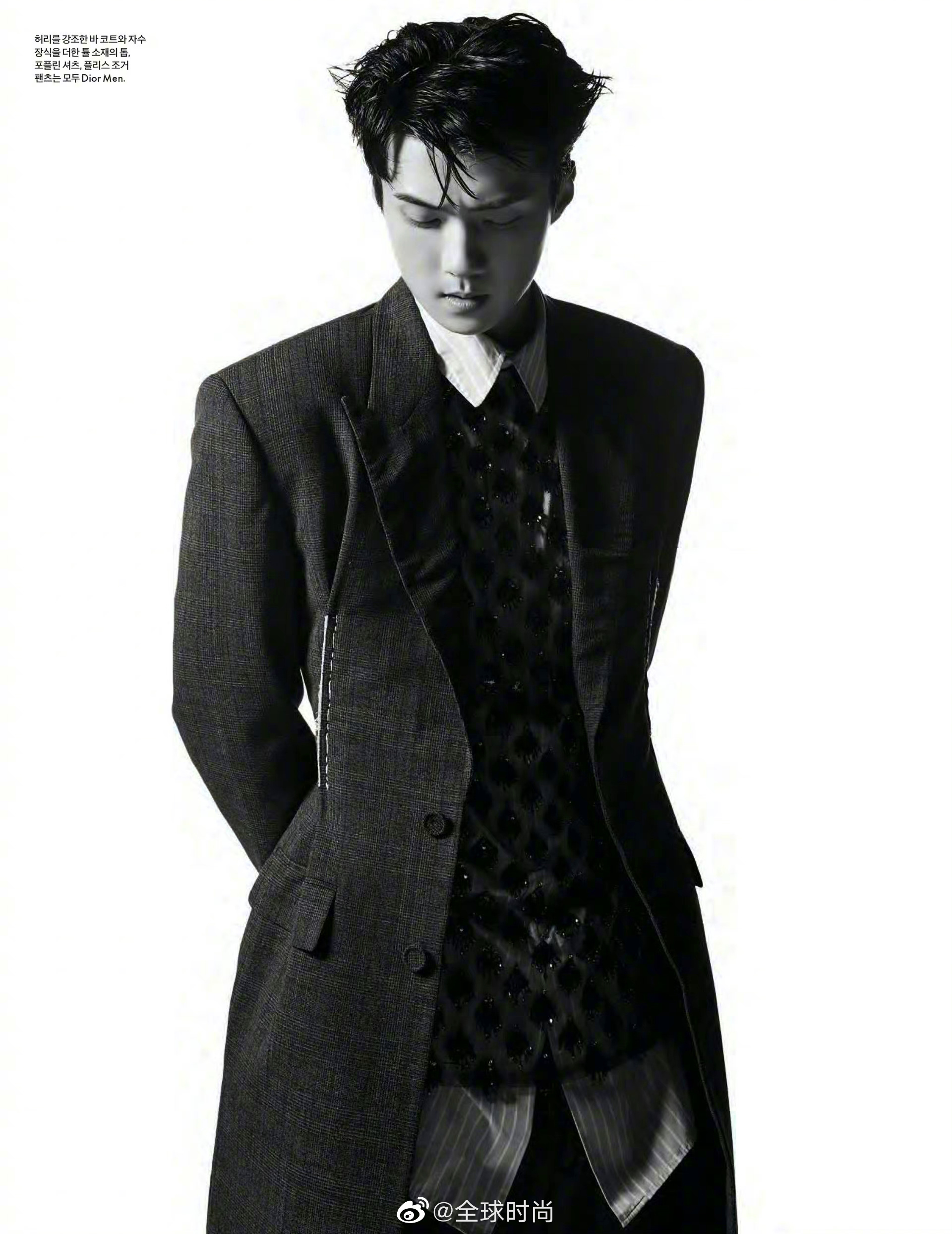 吴世勋 韩版elle 9月刊封面大片 以同色系穿搭为主……__财经头条