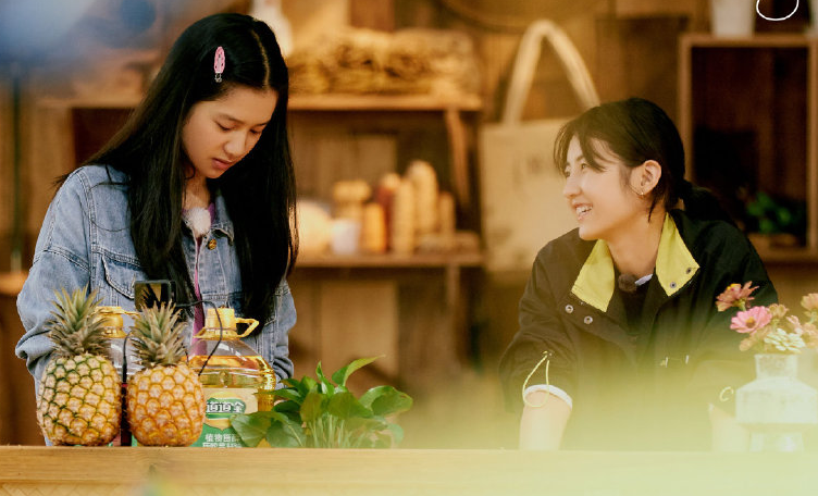 《向往4》黄小厨美食诱人大家就着锅吃,张子枫洗碗透露出小细节