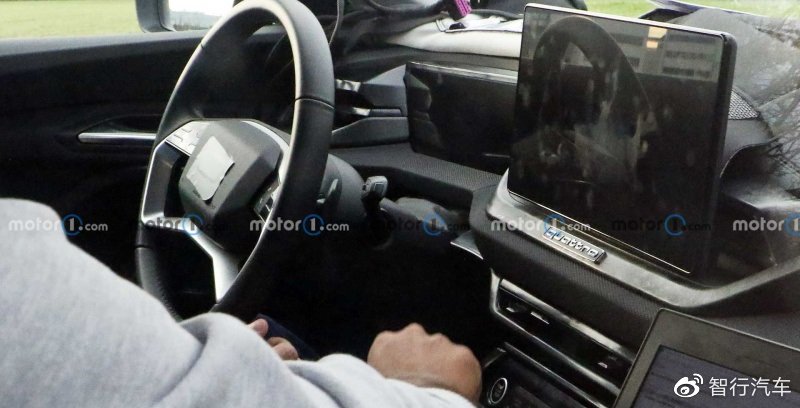 内饰变化巨大 奥迪Q5最新谍照亮相-新浪汽车